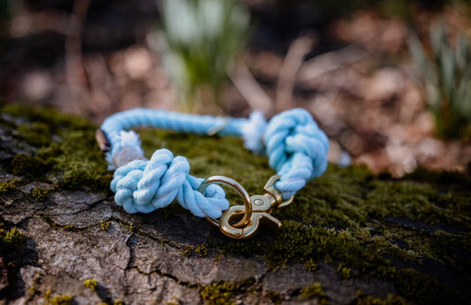 Knotted rope collar