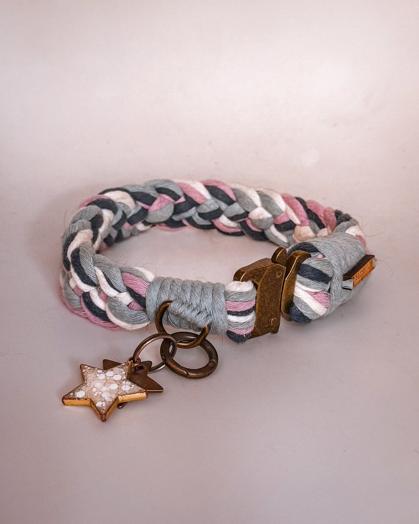 The Colossal Plaited collar
