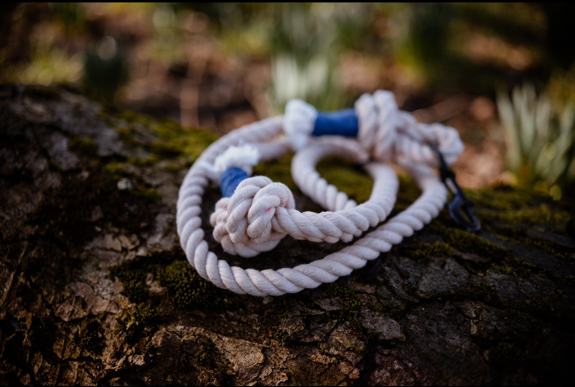 Knotted rope lead